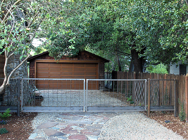 Craftsman Style Drive Gate with Waves